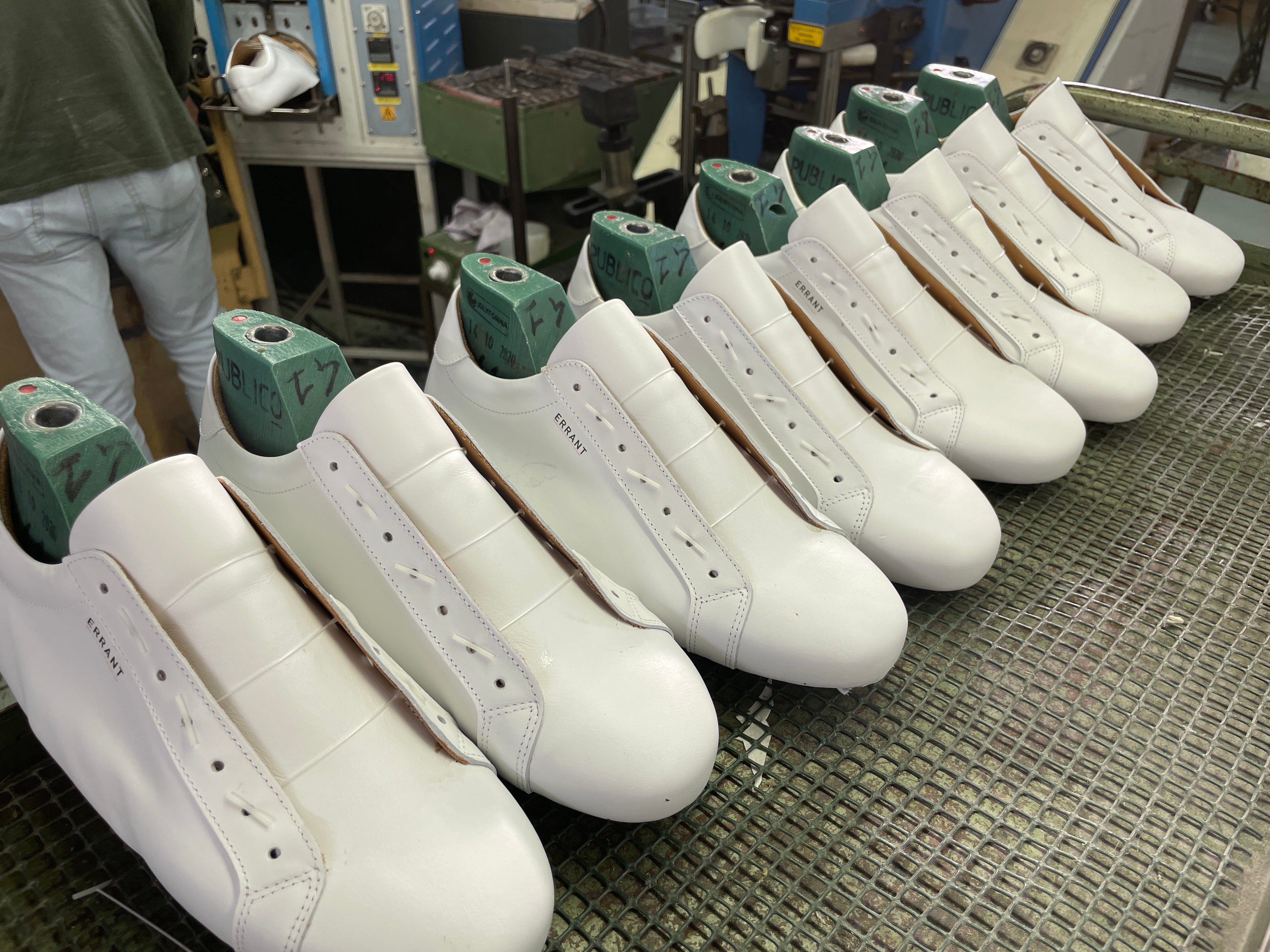 Essentail Sneaker - White Classy under produktion 